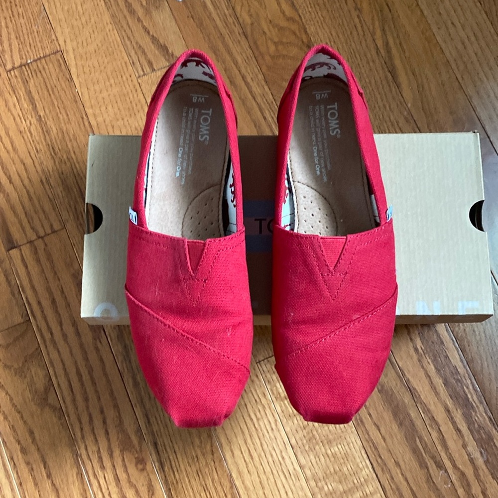EUC TOMS flats